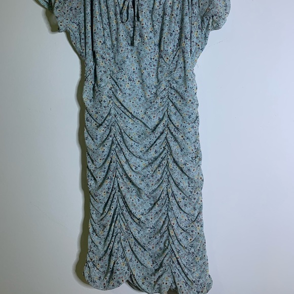 Ruched mesh floral dress, never before worn, stretchy, very pretty light blue - Picture 3 of 6
